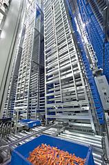 High-bay storage in an automated logistics centre